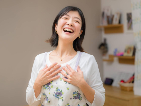 揹千萬房貸，為何仍出國玩？一文揭「媽媽總愛吃魚頭」背後真相：女人別為省錢，省掉自己的幸福